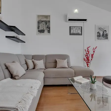 Apartament Sara Baška Voda